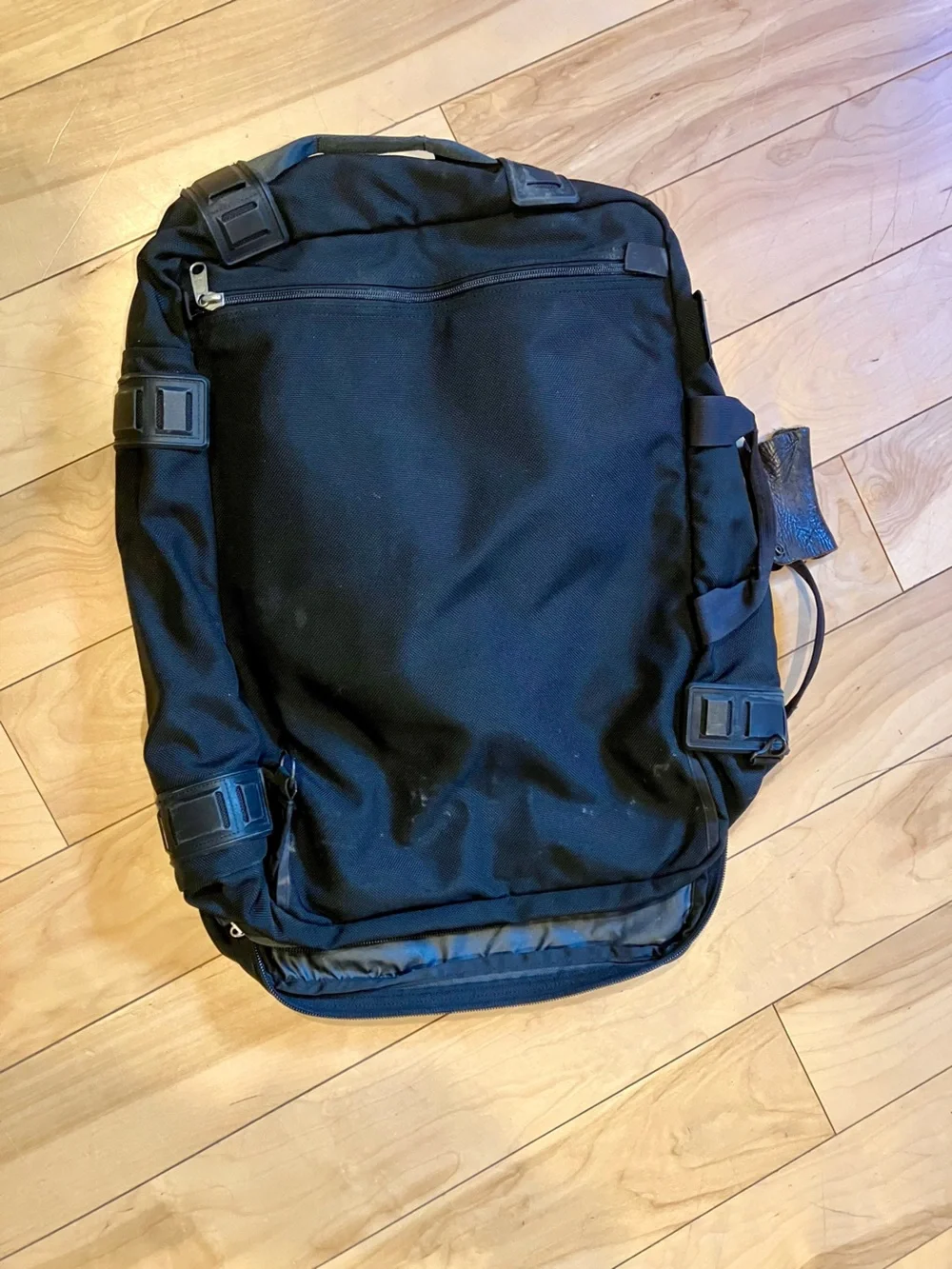 Vintage Patagonia Black Travel MLC Bag- Stow-able shoulder straps